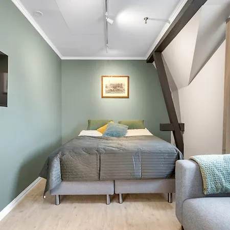 North Estate Center 42 *